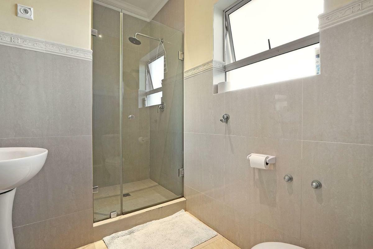 Natalie Guesthouse Bloubergstrand Dış mekan fotoğraf