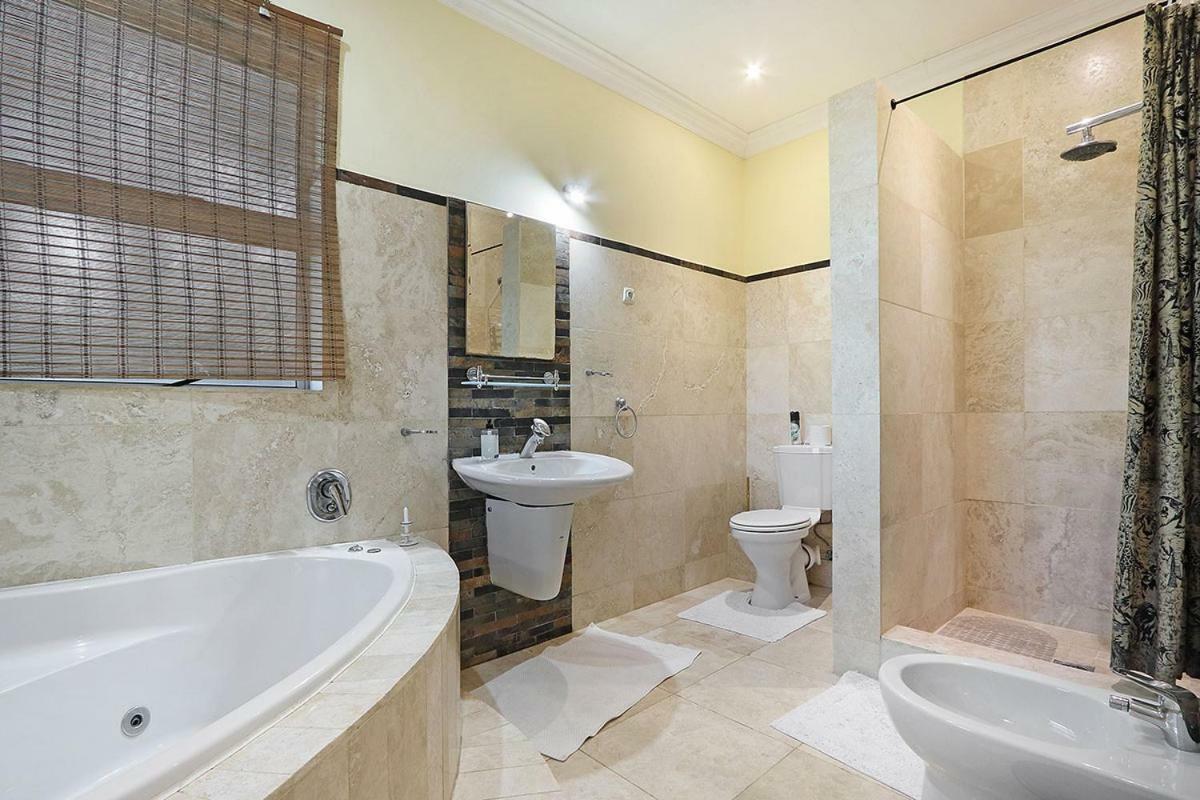 Natalie Guesthouse Bloubergstrand Dış mekan fotoğraf